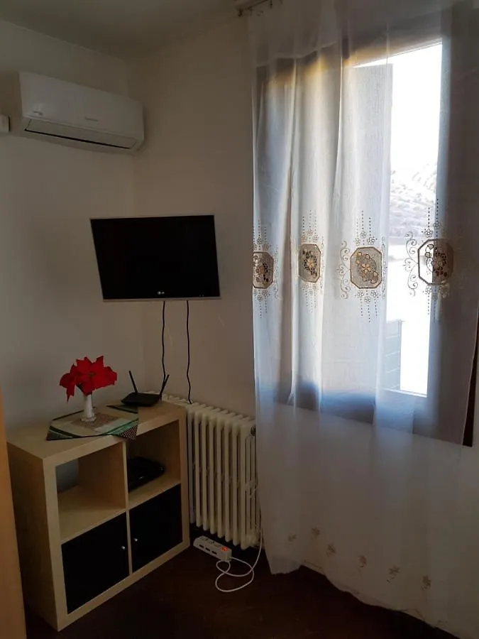 Lovely Apartment In Βενετία Πανσιόν
