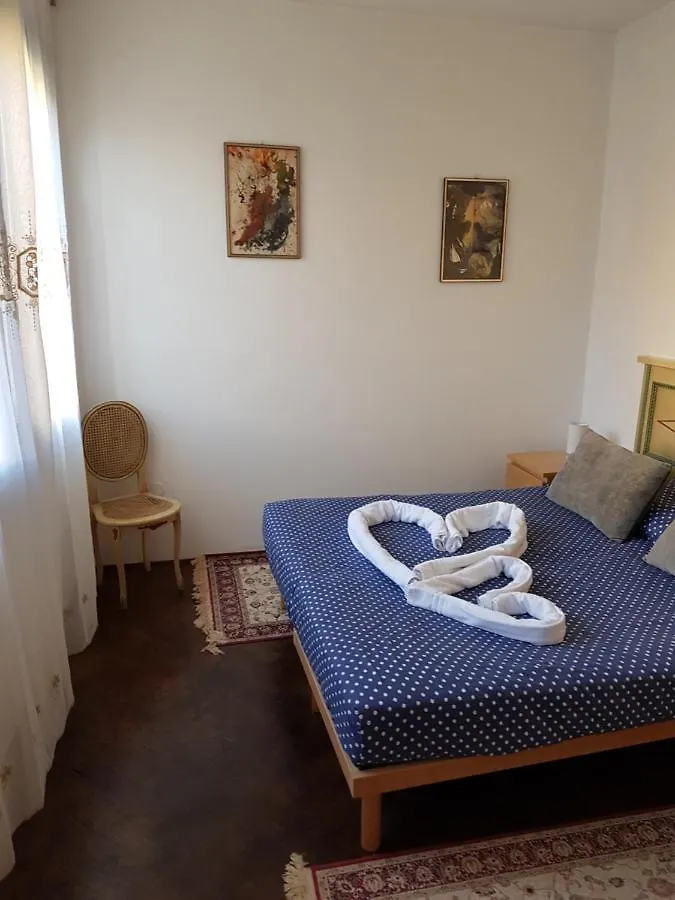 Lovely Apartment In Βενετία